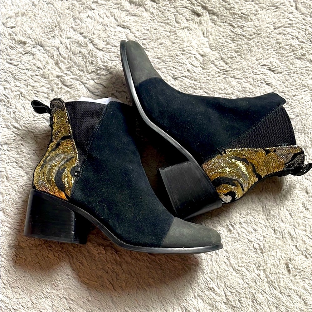 Black and Gold Ankle Boots Tom's